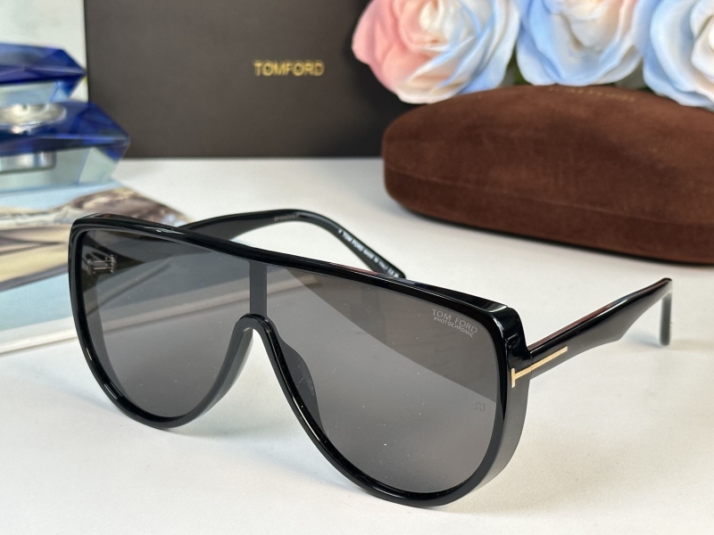 TOM FORD